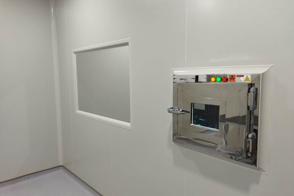 Keunggulan Interlock Passbox dalam Industri Kesehatan dan Laboratorium