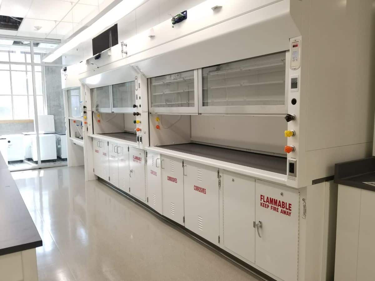 Fume Hood untuk Laboratorium: Solusi untuk Zat Berbahaya dan Uap Beracun