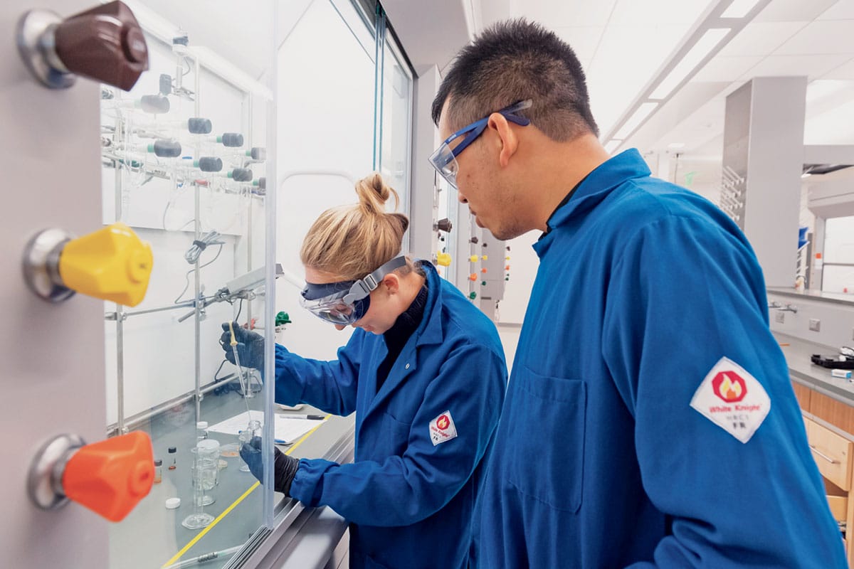 Manfaat Fume Hood dalam Industri Alat Medis