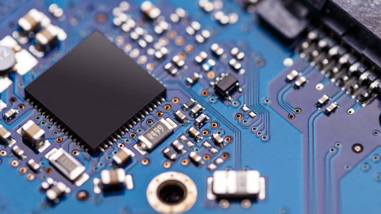 Pengaruh Filter Udara pada Efisiensi Produksi di Industri Semikonduktor