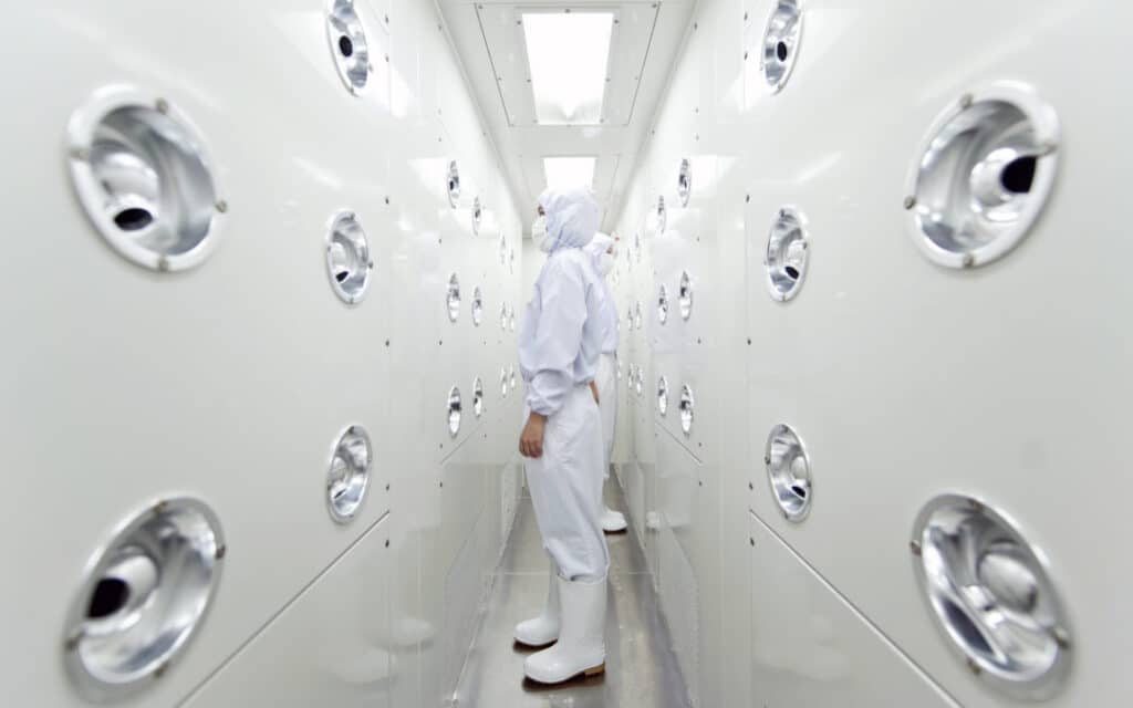 peran air shower dalam cleanroom